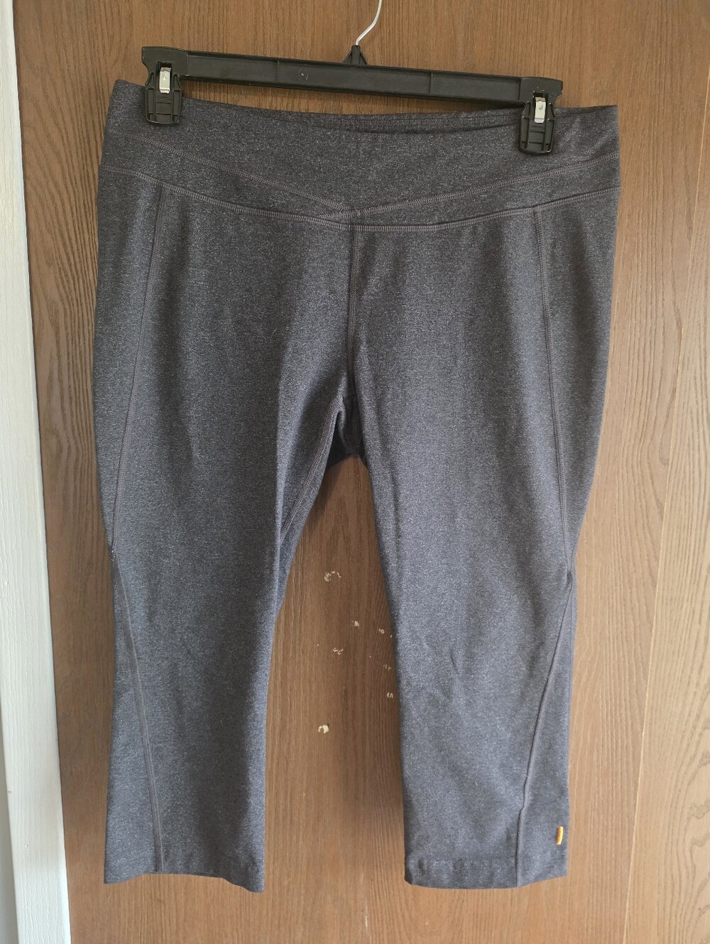 Lucy Dark Gray Heather Cropped Leggings